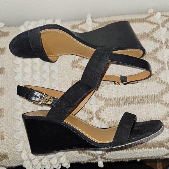 Tory Burch Black Sandal Wedge Heels Women's Size 6.5 Mini Benton Charm Platform - Picture 9 of 16